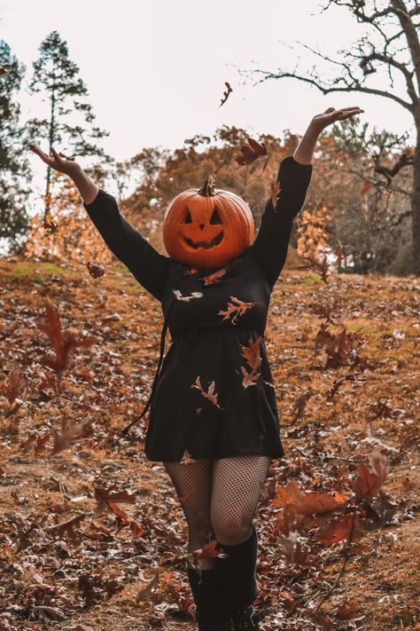 Plus Size Pumpkin Head Photoshoot, Plus Size Halloween Photoshoot, Halloween Girl Aesthetic, Spooky Girl Aesthetic, Pumpkin Head Photoshoot Friends, Pumpkinhead Photoshoot, Pumpkin World, I Love October, Pumpkin Head Photoshoot