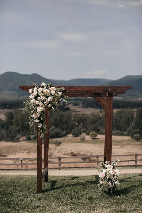 Minimal Floral Arch, Minimal Wedding Arbor, Wooden Wedding Arch Ideas, Square Arbor Wedding, Arbor Flower Arrangements, Wooden Wedding Arch With Flowers, Wooden Ceremony Arch, Homemade Wedding Arch, Wooden Arbor Wedding