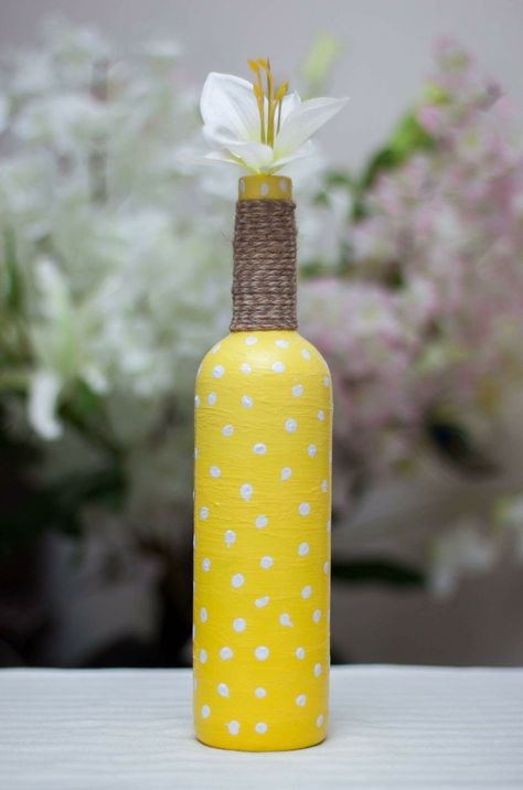 Easy and simple bottle decoration ideas Ideas With Bottles, Handcraft Ideas, Bottle Decoration Ideas, Old Wine Bottle, Bottle Decoration, Recycled Glass Bottles, Planting Ideas, Wine Bottle Art, Glass Bottles Decoration