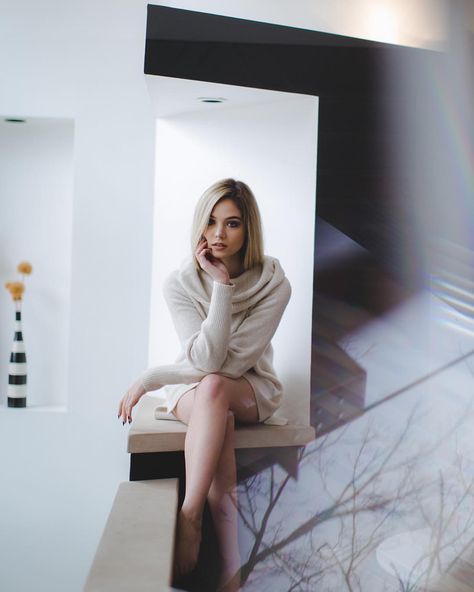 Claire Estabrook Claire Estabrook, Killer Legs, Tattoo Photography, Winter Beauty, Beautiful Moon, Girl Short Hair, Girls Who Lift, Just Girl Things, Blonde Girl