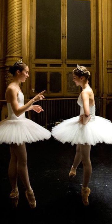 Ballet Performance Aesthetic, Royal Ballet School Aesthetic, Ballet Best Friends Aesthetic, Ballerina Backstage Aesthetic, Childhood Ballet Aesthetic, Dancer Lifestyle, Ballet Academy, All About Dance, Ballet Pictures