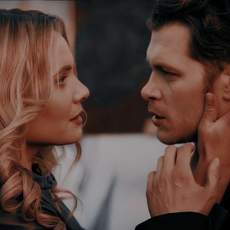 Klaus Mikaelson And Camille, Camille And Klaus, Klaus E Camille, Klaus And Camille, The Originals Camille, Cami And Klaus, Leah Pipes, Weird Pics, Diary Movie