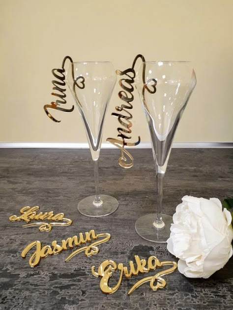 Wine Glass Charms Wedding, Lézervágott Fa, Wedding Wine Charms, Gold Wine, Glowforge Projects, Idee Cricut, Glow Forge, Glowforge Ideas, Wedding Charm