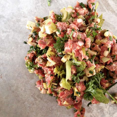 Tartare Recipe, Food Beef, Steak Tartare, Meat Appetizers, Warm Food, Meat Lovers, French Food, Food Humor, Food Menu