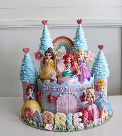 Disney Cakes Princess, Princesses Cake Disney, Cakes With Princess, Princess Themed Cake Ideas, Disney Princesses Cake Design, All Princess Cake, All Disney Princess Birthday Cake, 3rd Birthday Princess Cake, Disney Princesses Cake Ideas