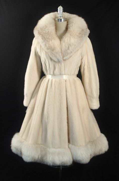 1950s Christmas Dress, Retro Vintage Outfits 1950s, Fur Dress Outfit, Winter Coat Aesthetic, 1950s Winter Fashion, Vintage Christmas Outfit, Dress With Fur Coat, Winter Princess Dress, Winter Dress Coat