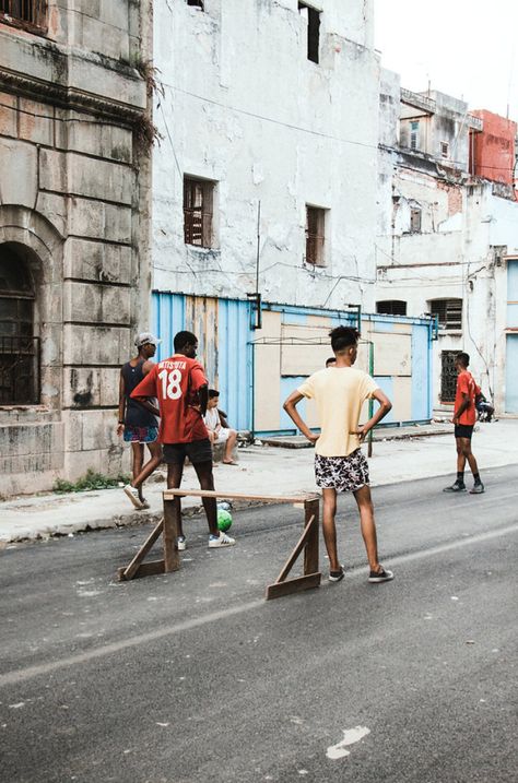 Street Soccer Aesthetic, Backyard Football, Futsal Court, Football 101, Soccer Aesthetic, Street Football, Street Soccer, Italy Street, Football Photography