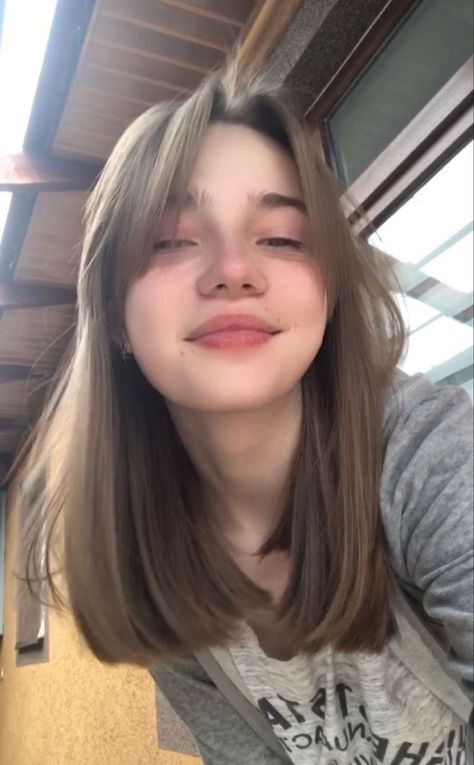 Straight Across Haircut Medium, Wold Cute Hair, Kindness To Others, Cropped Hair, Desert Outfit, Straight Hair Cuts, Physical Appearance, Haircuts For Medium Hair, Girl Haircuts