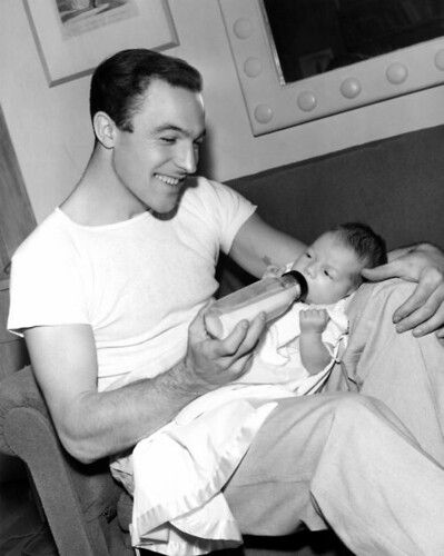 Gene Kelly and his daughter | Cinemactor | Flickr Gene Kelly, Fred Astaire, Anais Nin, Hollywood Glam, Golden Age Of Hollywood, Vintage Hollywood, Famous Faces, Classic Movies, Old Movies