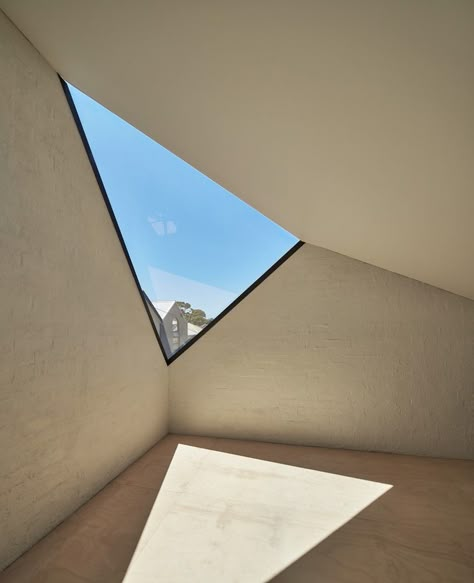 Gallery of The Kite / Architecture Architecture - 2 Sharp Architecture, Angled Windows, Shadow Architecture, Arch Windows, Building References, Form Architecture, Architecture Baroque, Geometric Architecture, Light Building