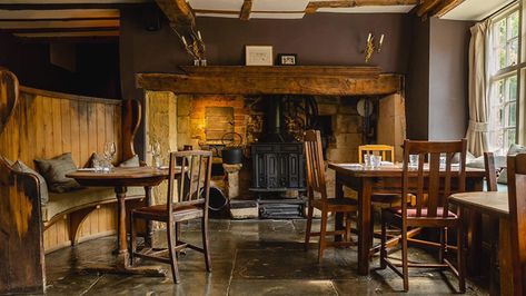 Credit The Ebrington Arms Pub Interior Design, Pub Interior, Award Winning Kitchen, Pub Design, British Pub, Best Pubs, Old Pub, Romantic Restaurant, Pub Decor