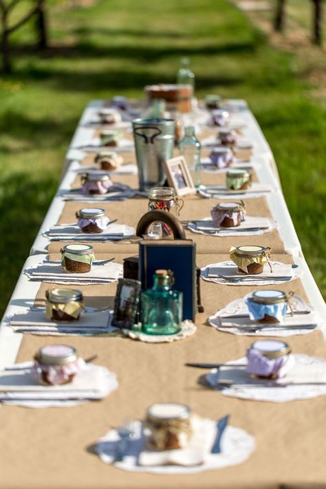 rustic country kraft paper wedding table runner / http://www.himisspuff.com/kraft-paper-wedding-decor-ideas/9/ Kraft Paper Table Runner, Reception Table Linens, Affordable Wedding Decor, Kraft Paper Wedding, Redwood Wedding, Paper Tablecloth, Paper Table Runner, Wedding Reception Table Decorations, Rustic Wedding Reception