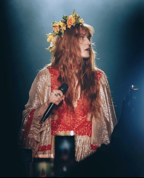 Florence Welsh, Florence Welch Style, Florence And The Machine, Florence Welch, Angel Sleeves, Florence The Machines, Concert Photography, Hozier, Stevie Nicks