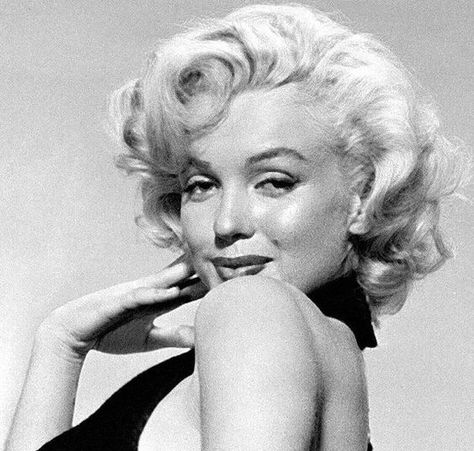 Marilyn Monroe Aesthetic, Marilyn Monroe Portrait, Marilyn Monroe Photos, Norma Jean, Norma Jeane, Blonde Bombshell, Old Hollywood Glamour, Classic Beauty, Classic Hollywood