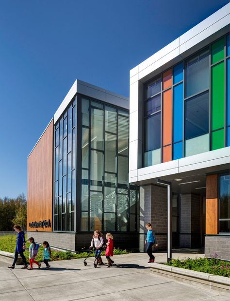 Elementary School Architecture, Outdoor Learning Spaces, School Building Design, Industrial Office Design, Smart Building, 21st Century Learning, School Campus, Interior Windows, School Yard