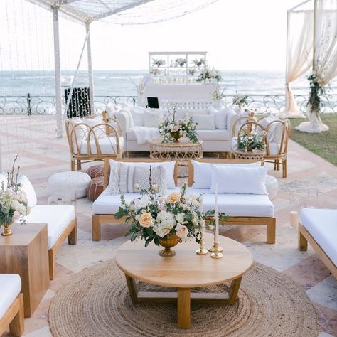 Fresa Weddings on Instagram: "✨This Venue✨ . Not sure it gets better than a private Villa on the ocean! @villalajoya is an absolute dream! I’ll be highlighting our last two gorgeous events here all week! Stay tuned! . . 📷 @moni_adri_photography Videography @one_cameraman Decor + Styling @kayandteeboutiquerentals Floral Design @purelovefloraldesign Design + Planning @fresa_weddings Catering @yd.events.mx Sound @pluginaudiovisual Lights @gamagroup Stationary @aralia.mx Graphics @elements Milos Wedding, Lounge Area Wedding, Wedding Lounge Area, Production Ideas, Mexico Wedding Venue, Cocktail Hour Wedding, Wedding Lounge, Villa Wedding, Event Production