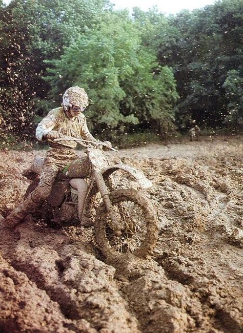 . Off Road Moto, Bad Pic, Enduro Motorcycle, Bobber Bikes, Motorcycle Dirt Bike, Bike Photography, Motorcycle Pictures, Vintage Motocross, Moto Cross