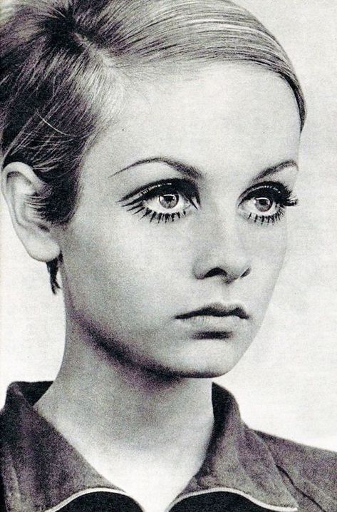 Twiggy 1960s Makeup, Colleen Corby, 60s Makeup, 70s Makeup, Retro Makeup, Photographie Portrait Inspiration, Vintage Makeup, Editorial Makeup, Grunge Hair