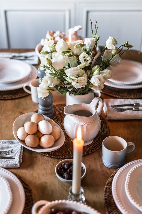 Simple Easter Table Setting - Nicki Dobrzynski - Cottonwood & Co Family Lunch Table, Chag Sameach, Easter Table Setting, Mosaic Kitchen, Simple Table Settings, Easter Lunch, Lunch Table, Family Lunch, Easter Table Settings