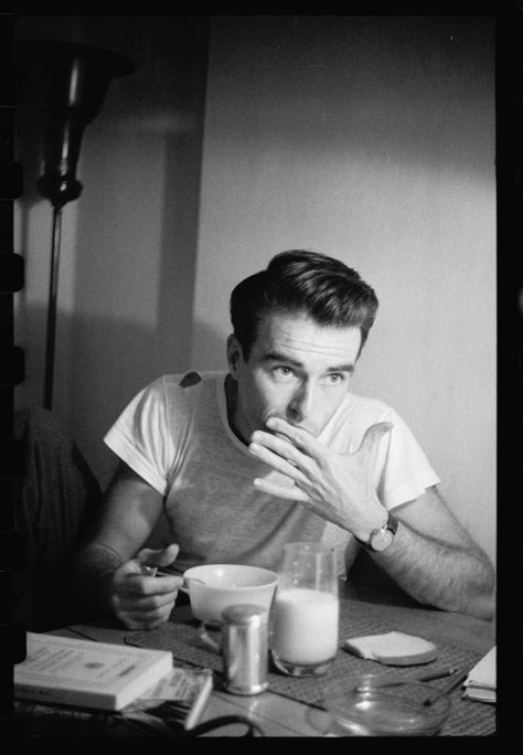 Montgomery Clift, Photographed By Stanley Kubrick In 1949 For An Article Titled "Glamor Boy In Baggy Pants." Photo: Stanley Kubrick; Library of Congress Monty Clift, Stanley Kubrick Photography, Kubrick Photography, Montgomery Clift, Look Magazine, Gay Fashion, Old Hollywood Stars, Marlon Brando, Hollywood Legends