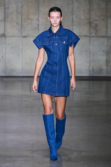 David Koma Spring 2024 Ready-to-Wear Fashion Show | Vogue Ruffle Skirts, London Fashion Weeks, David Koma, Dress Appropriately, Couture Designers, Estilo Chic, Denim Mini Dress, Dress Cover, Spring 2024