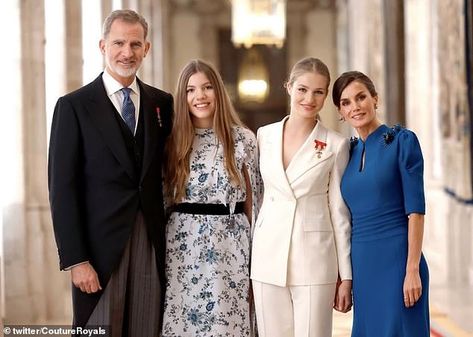 Royal Family Christmas, Spanish Queen, Carolina Herrera Dresses, Spanish Royalty, Godet Skirt, Morning Suits, Princess Leonor, Queen Rania, Estilo Real