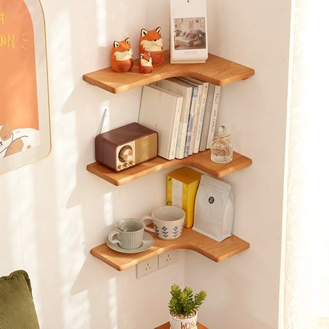 L Shaped Corner Shelves, Studio Apt Decorating Ideas, Corner Shelf Ideas, Space Saving Shelves, Rustic Wooden Shelves, Shelf Floating, Homemade Home Decor, Plant Shelf, Wooden Shelf