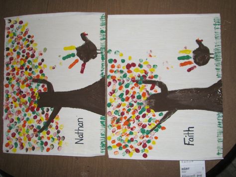 Kids' thanksgiving placemats (basic placemat from IKEA), mommy painted a simple tree trunk. Kids added fingerprint leaves and a handprint turkey. Then we used dry spaghetti noodles to make grass. Will write (on the back) what the child is thankful for each year, and how old they are/were that year. Hoping I keep up with it! Easy Diy Thanksgiving Crafts, Thanksgiving Placemats Preschool, Handprint Turkey, Diy Thanksgiving Crafts, Thanksgiving Crafts For Toddlers, Easy Diy Thanksgiving, Preschool Thanksgiving, Thanksgiving Kindergarten, Thanksgiving Crafts Preschool