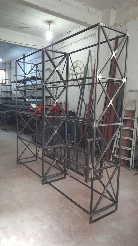 Metal Raf, Metal Shelving, Bag Display, Outdoor Advertising, Metal Shelves, Display Design, Steel Structure, Metal Art, Room Divider