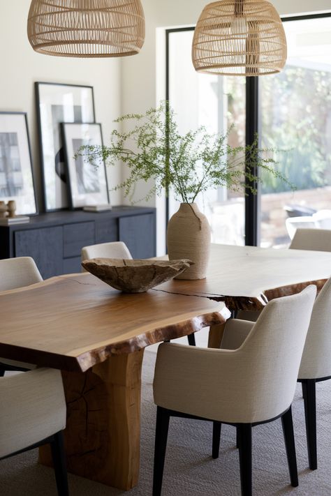 On the hunt for the best organic modern dining room ideas? Organic modern design is one of our very fav home decor styles for 2025 and today, we're sharing our fav organic modern style dining room ideas to elevate your space! SAVE to your interior dsign or home décor board for later! Wabi Sabi Interior Dining Room, Japanese Organic Modern, Boho Modern Interior Design, Modern Organic Dining, Organic Modern Dining Table, Modern Organic Dining Room, Modern Style Dining Room, Organic Modern Dining, Organic Dining Room