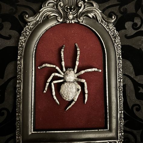 Brand New For Halloween Or Every Day Gothic Living. Beautiful 3d Style Silver Spider On Velvet In A Heavy Resin Picture Frame With Easel On Back. 10” Tall & 6&1/2” Wide. This Is Just Spooktacular!!! Would Look Great On Display Anywhere In Your Home!! #Halloween #Spider #Spooky #Gothic #Victorian #Velvet #Frame #Homegoods #Tjmaxx #Ross #Homesense #Witchy #Magic Holiday Crafts Halloween, Resin Picture Frame, Spider Pictures, Taxidermy Decor, Room Box Miniatures, Victorian Frame, 2024 Goals, Creepy Halloween Decorations, Spooky Szn