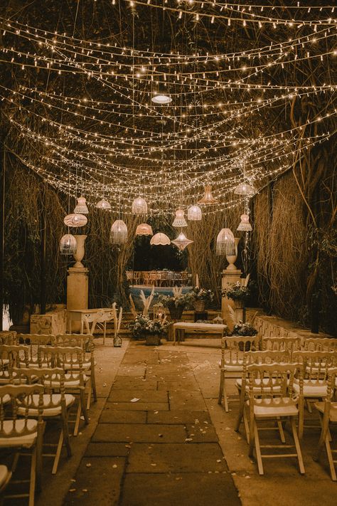 These Fairy Light Wedding Ideas will Make You Swoon! Fairy Lights Wedding Reception, Fairy Light Curtain, Fairy Lights Wedding, Wedding Reception Lighting, Fairy Lights Decor, Lights Wedding, Wedding Lanterns, Wedding Entrance, Fairy Wedding