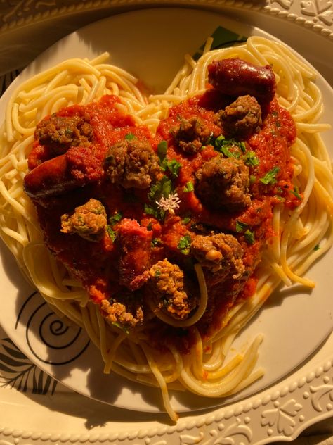 Aesthetic Spaghetti, Heart Shaped Pasta, Shaped Pasta, Spaghetti Bolognaise, Simple Spaghetti, Pasta Lover, Spaghetti Pasta, Food Obsession, Interesting Food Recipes