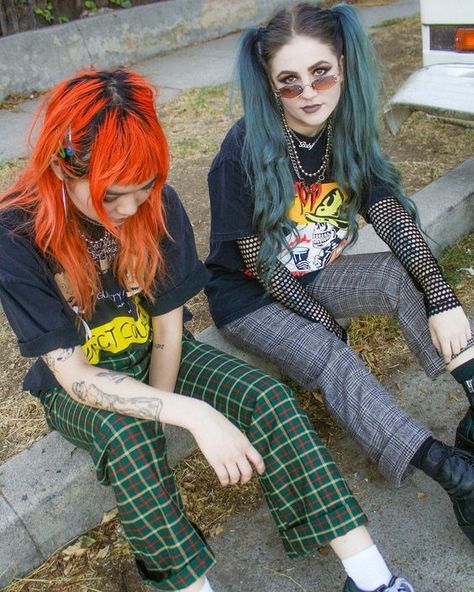 Punk Outfit Ideas, Moda Ulzzang, Style Année 80, Punk Outfit, Moda Grunge, Punk Shorts, Look Grunge, Goth Outfit, Tokyo Street Fashion