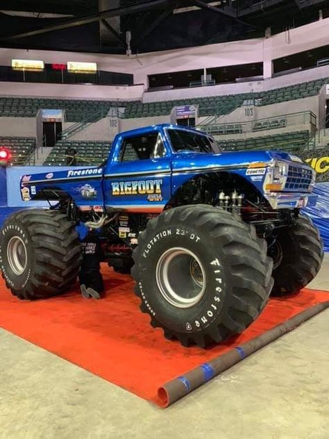 Bigfoot Monster Truck, Big Monster Trucks, 1979 Ford Truck, Monster Truck Racing, Big Ford Trucks, Off Road Trucks, Big Monster, Truck Racing, Disney Drawings Sketches