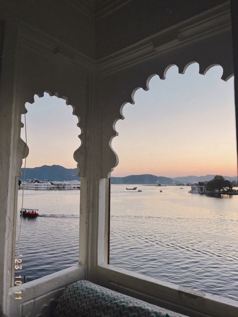 #udaipur #ethnic Udaipur Aesthetic Photos, Udaipur Architecture, Udaipur Aesthetic, Udaipur Trip, Udaipur Palace, Travelling Asia, South Asian Aesthetic, India Holidays, India Trip