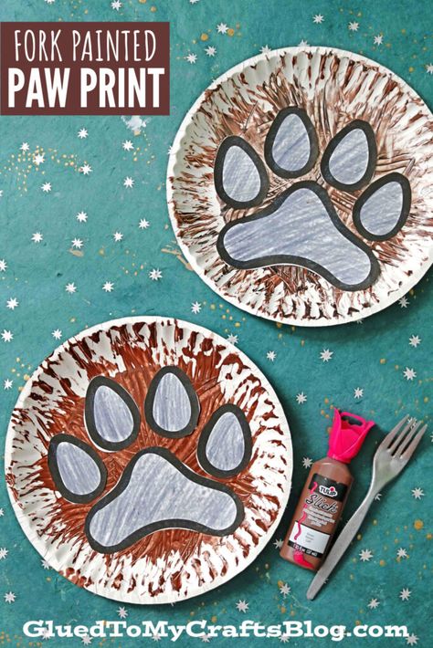 Fork Painted Paw Print Craft For Kids To Recreate - Glued To My Crafts Paw Print Name Craft Preschool, Puppy Art Projects For Kids, Pet Art For Toddlers, Pet Crafts For Toddlers, Dog Crafts Preschool, Paw Print Pumpkin, Pets Craft, Dog Themed Crafts, Paw Print Crafts