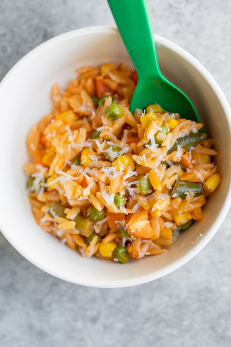 This vegan veggie orzo pasta is great for busy weeknights! Made with frozen vegetables and orzo pasta in a simple tomato broth. Veggie Orzo, Veggie Pasta Recipes, Vegetable Pasta Recipes, Orzo Pasta Recipes, How To Cook Orzo, Orzo Recipes, Vegan Parmesan Cheese, Tomato Broth, Plant Based Dinner