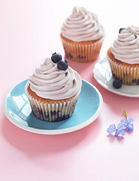 Blueberry cheesecake cupcakes | Sainsbury's Magazine Best Homemade Cheesecake Recipe, Blueberry Cheesecake Cupcakes, Blueberry Cheesecake Muffins, Blueberry Cheesecake Cookies, Cheesecake Cupcakes Recipe, Homemade Cheesecake Recipes, Weekend Baking, Casa Minecraft, Blueberry Cheesecake Bars