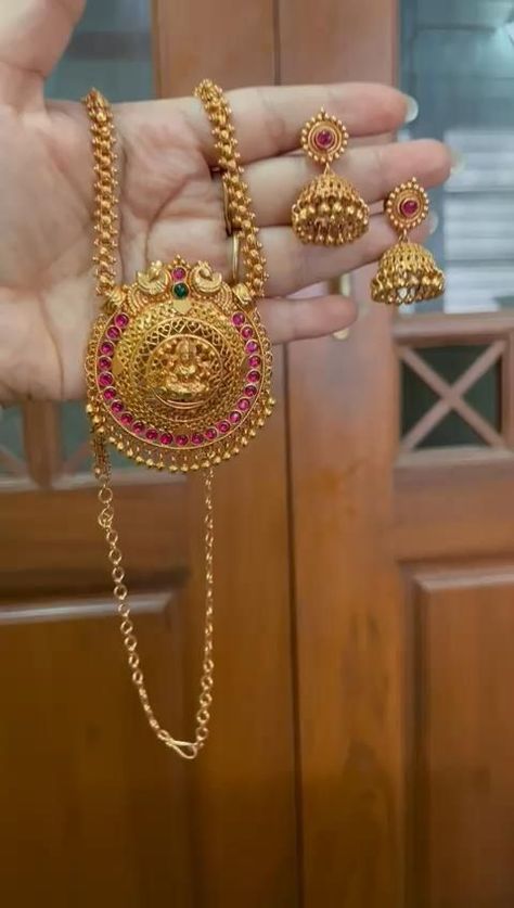 Gold Chain With Dollar Design, Dollar For Gold Chain, Antique Long Chain Designs Gold, Aaram Gold Designs, Dollar Designs Gold, Dollar Chain Gold Indian, Gold Pendant Jewelry Indian, Long Chains Indian Gold, Long Chain Earrings Gold