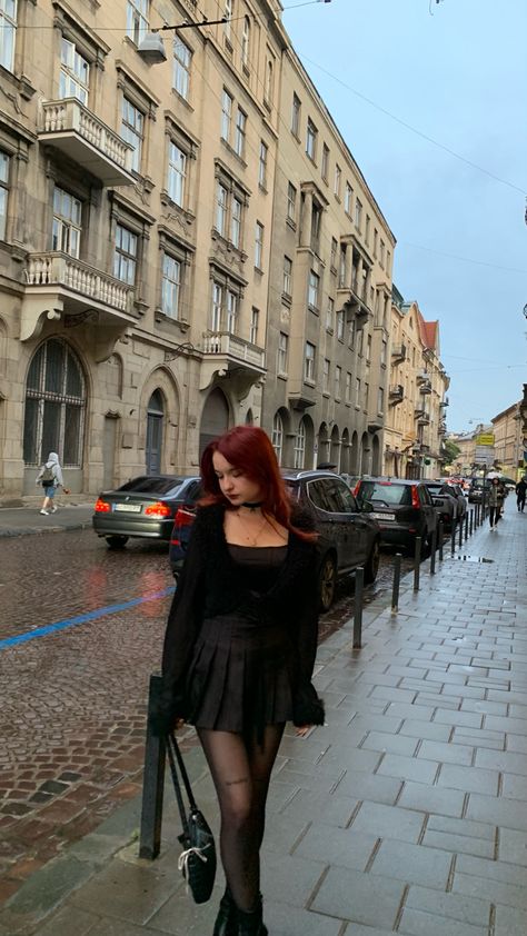 Red hair girl dark red cherry red hair instagram inspiration Pinterest outhit classic Lana del Rey vibe Lviv Lana Del Rey Casual Outfits, Red Hair Clothes Ideas, Dark Red Hair Outfits, Red Hair Instagram, Cherry Coke Hair, Dark Red Cherry, Red Feminine, Red Hair Outfits, Aesthetic Vintage Outfits