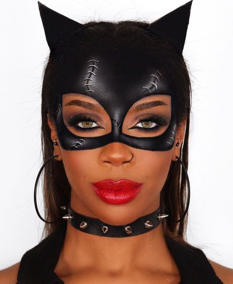 Woman Cat Mask, Batwomen Make Up, Cat Woman Mask Makeup, Cat Woman Face Paint, Cat Women Makeup Halloween, Cat Woman Makeup Halloween, Catwoman Makeup Halloween, Cat Women Makeup, Cat Woman Makeup