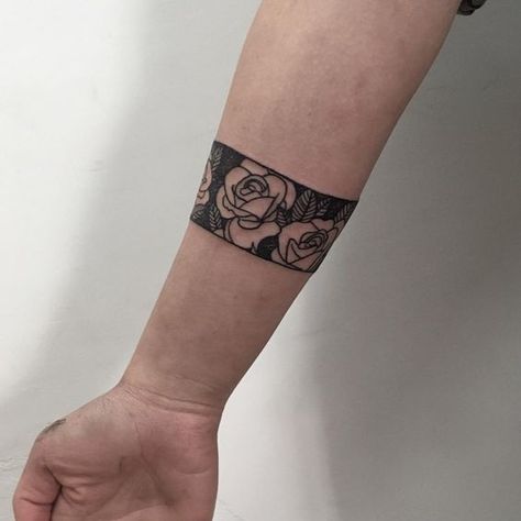 Dainty Arm Tattoos, Tattoo Pierna Hombre, Ankle Band Tattoo, Bracelet Tattoos, Cuff Tattoo, Forearm Band Tattoos, Band Tattoos, Anklet Tattoos, Foot Tattoos For Women