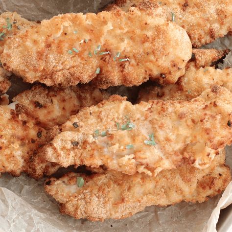 Air Fryer Pickle-Brined Chicken Tenders --Ah, dill pickle juice and chicken tenders meet, the result a delicious and tender chicken tender that the entire family will love. Pickle Brined Chicken Tenders, Pickle Brine Chicken, Pickle Brined Chicken, Dill Pickle Juice, Brined Chicken, Bread Crumb Chicken, Easy Pickle, Brine Chicken, Chicken Tender