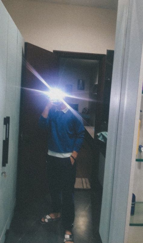 Mirror Selfie Boy No Face Aesthetic, Black Mask Aesthetic, Boy Snaps Pic, Best Poses For Boys, Friend Dates, Poses For Boys, Best Friend Dates, Insta Dp, Senior Boy Poses