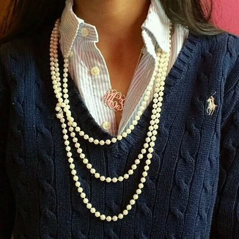 How to Style Pearl Jewelry – Hey Happiness How To Style Pearls, How To Wear Pearls, Preppy Mode, Wearing Pearls, Fashion Preppy, Wear Pearls, Estilo Preppy, 가을 패션, Mode Inspiration