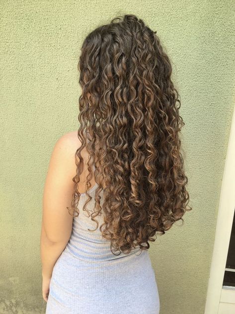 Gorgeous Hair Color Trends Different Hair Styles For Curly Hair, Dimensional Brunette Curly Hair, Curly Dark Brown Hair With Highlights, Curly Hair Formal, Long Layered Curly Hair, Curly Hair Ideas, Long Natural Curly Hair, Dyed Curly Hair, Natural Curly Hair Cuts