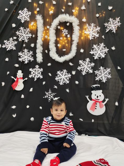 Winter theme baby photography backdrop Winter Milestone Baby Picture, Christmas Theme Photoshoot Baby, Winter Photoshoot Ideas For Baby, 10 Months Baby Photography Photo Ideas, 10 Month Photoshoot Ideas, Winter Theme Baby Photoshoot, Christmas Theme Baby Photoshoot, 10 Month Baby Photoshoot, Monthly Ideas