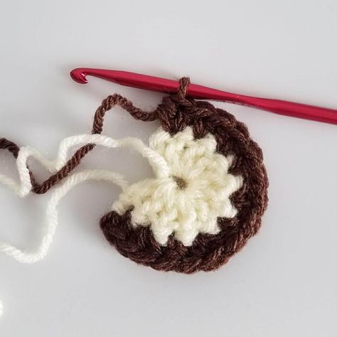 Little Crochet Bear Ears – Classy Crochet Bear Ear Crochet Pattern, Bear Ears Crochet, Crochet Bear Ears, Crochet Bear Hat, Classy Crochet, Cable Crochet, Crazy Crafts, Crocheted Things, Crochet Outfits