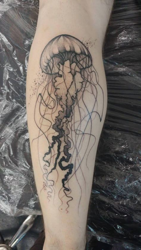 Jellyfish Tattoo On Calf, Jelly Fish Leg Tattoo, Jellyfish Shin Tattoo, Goth Jellyfish Tattoo, Shark And Jellyfish Tattoo, Detailed Jellyfish Tattoo, Scary Jellyfish Tattoo, Jellyfish Tattoo Aesthetic, Realism Jellyfish Tattoo